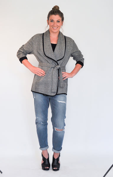 Atelier Francesca Black & White Herringbone Knit Statement Wrap Styling Op