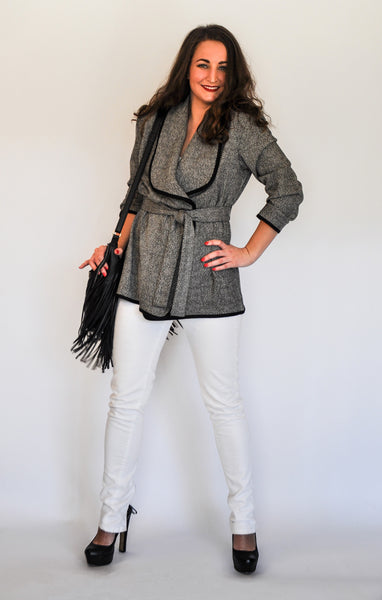 Atelier Francesca Black & White Herringbone Knit Statement Wrap Styling Op