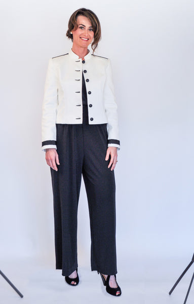 Atelier Francesca White & Black Classic Style Jacket styling op
